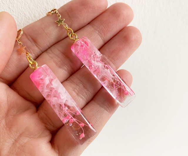 Resin earrings, Dangle drop epoxy resin earrings with pink pressed flowers  - Shop beMystery Earrings & Clip-ons - Pinkoi