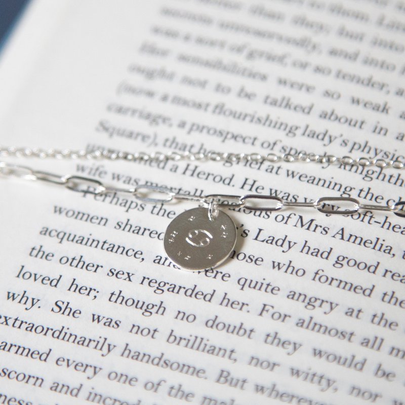 Personalized Dainty Disk Chain Bracelet for Her Custom Zodiac Sign Silver Plated - สร้อยข้อมือ - ทองแดงทองเหลือง 