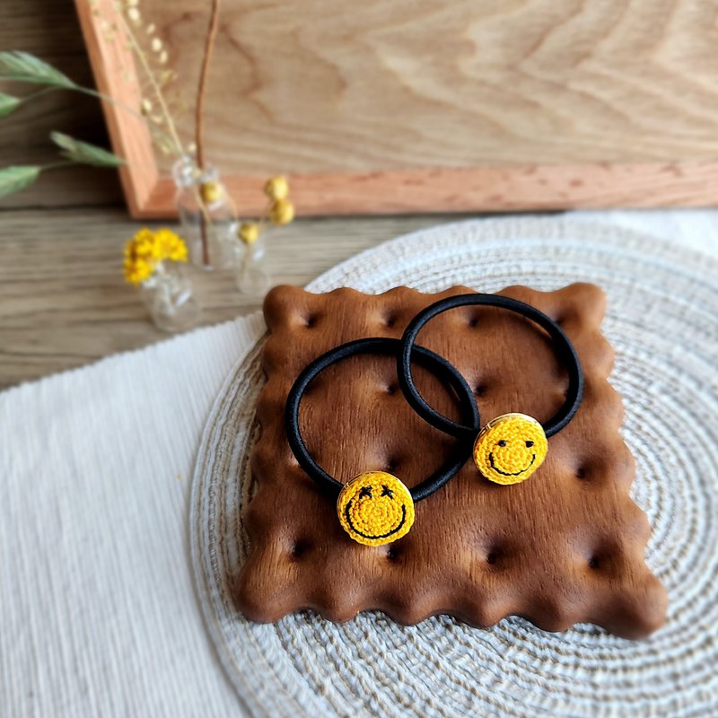 Crochet smileys rubber band one piece - เครื่องประดับผม - ผ้าฝ้าย/ผ้าลินิน สีเหลือง