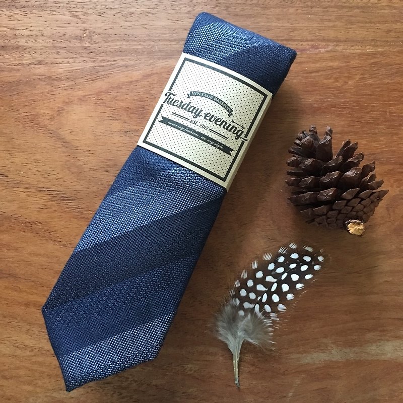 Neck Tie Blue Shade Stripe - เนคไท/ที่หนีบเนคไท - ผ้าฝ้าย/ผ้าลินิน สีน้ำเงิน