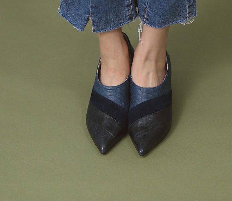 Sliced ​​under the spell Scuffed leather retro fine leather shoes blue - รองเท้าหนังผู้หญิง - หนังแท้ สีน้ำเงิน