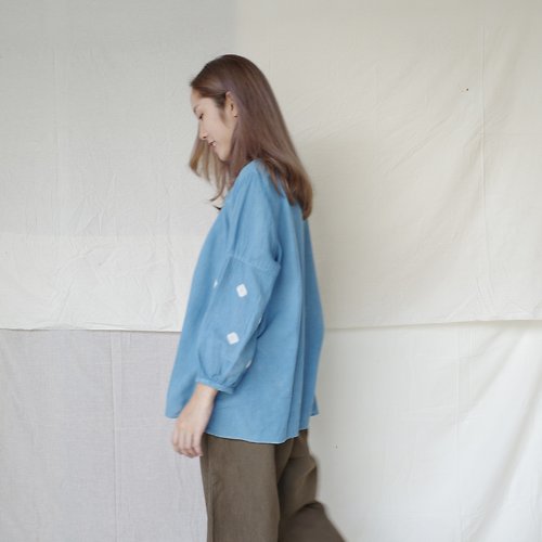 linnil Dot sleeve blouse / natural indigo dye / 100% soft cotton