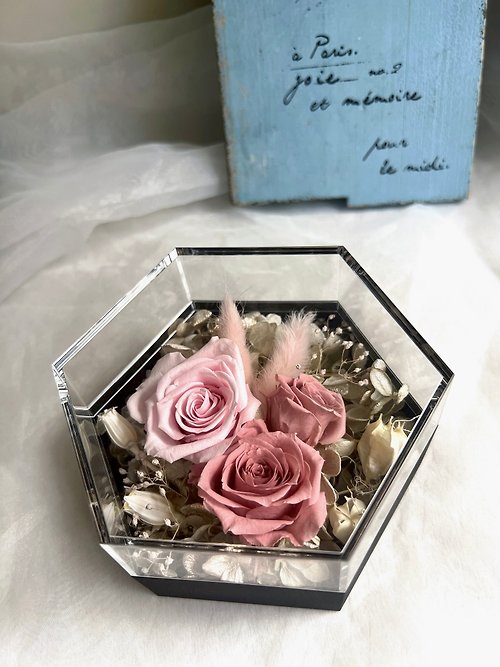 Preserved Flower Box Fog Pink - Shop Tingfleur Dried Flowers u0026 Bouquets -  Pinkoi