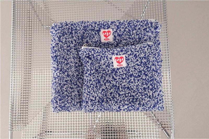 新款預購 - 韓國品牌 MINMIN 附掛環 絨毛收納包 - 藍 - 化妝包/收納袋 - 聚酯纖維 藍色