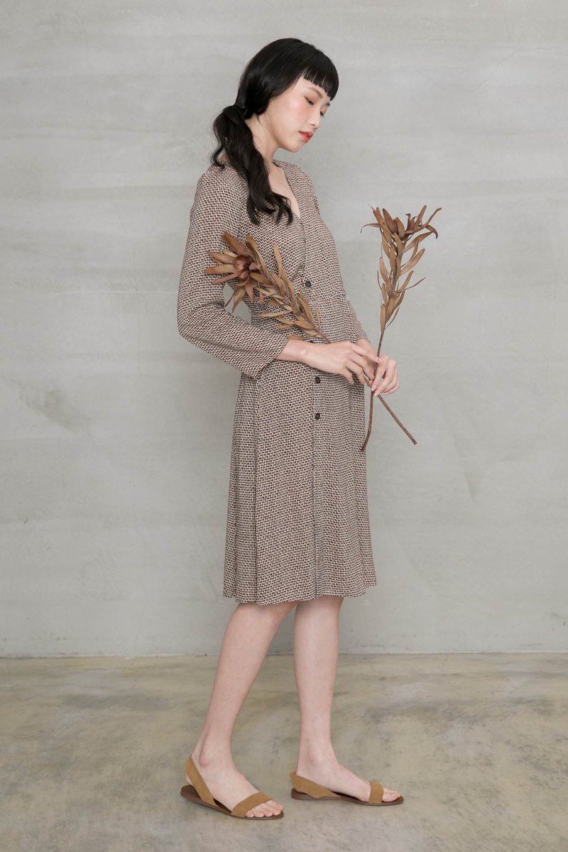 時光漫漫經典印花洋裝 Ingrid Liberty Wrap  Button-down Dress - 洋裝/連身裙 - 聚酯纖維 卡其色