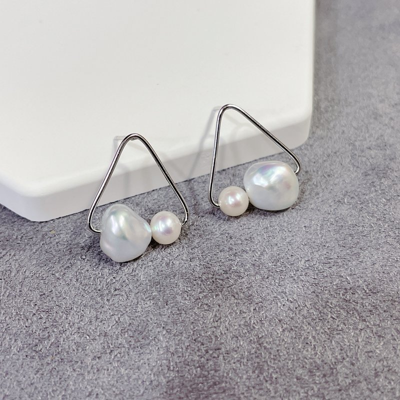 PJ. Geometric Minimalist Pearl Earrings - ต่างหู - ไข่มุก 