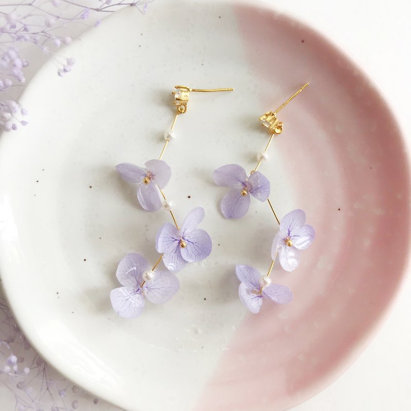Real flower Hydrangea Swarovski Zircon 18KGF Earrings - Earrings & Clip-ons - Plants & Flowers Purple