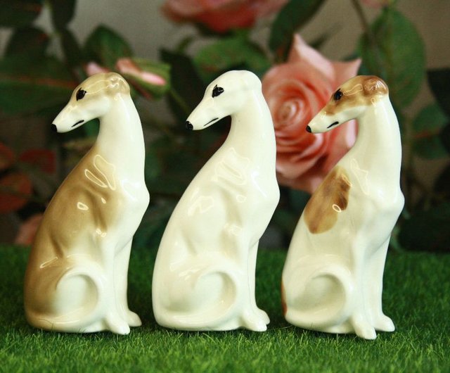 Italian hotsell greyhound figurine