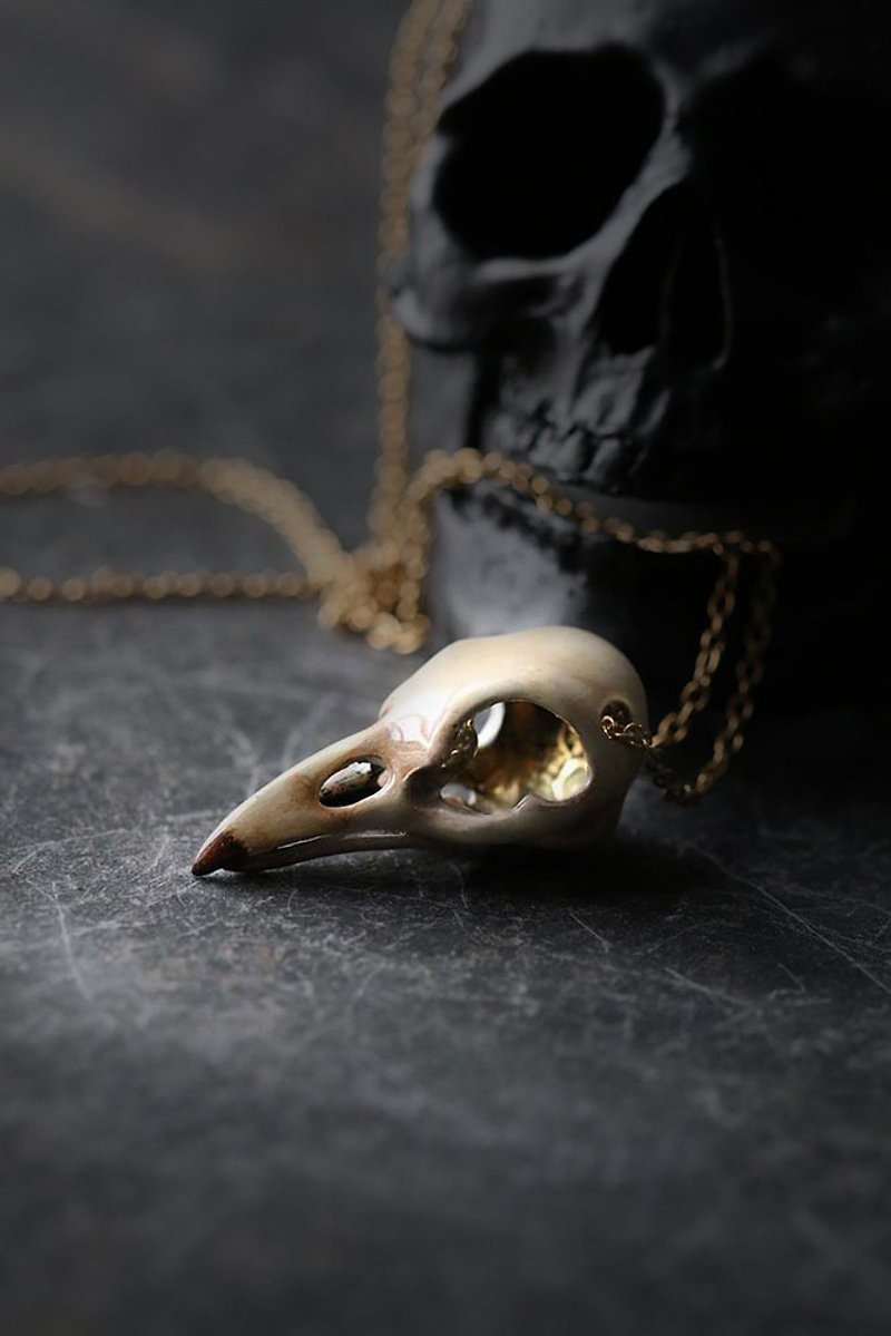 Raven Skull Necklace, Hand painted Style. - 項鍊 - 其他金屬 