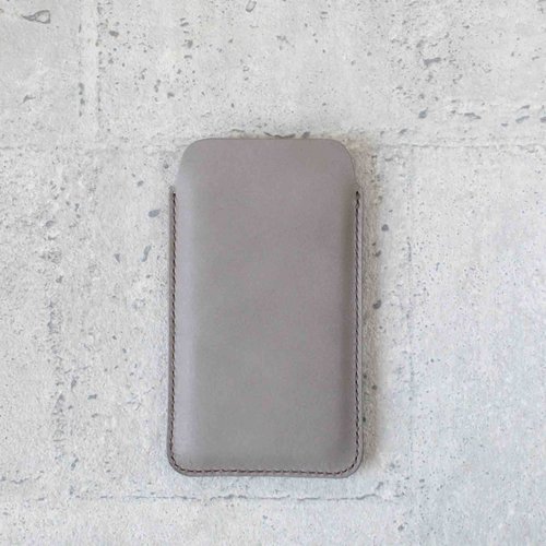川水森林皮革手作 iPhone泥灰色極簡約手工牛皮皮套