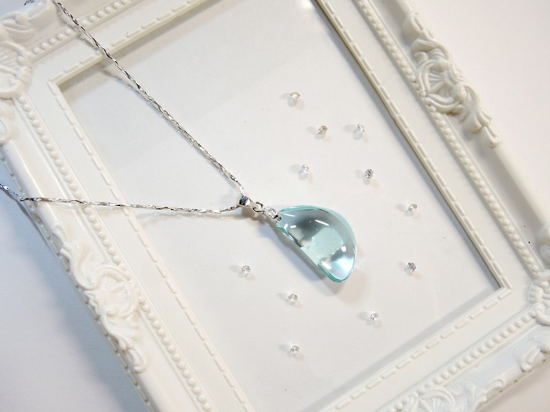 "Ice Crystal" Aquamarine Glazed Elegant Necklace-Mysterious Crescent-N3 - สร้อยคอ - เครื่องเพชรพลอย สีน้ำเงิน