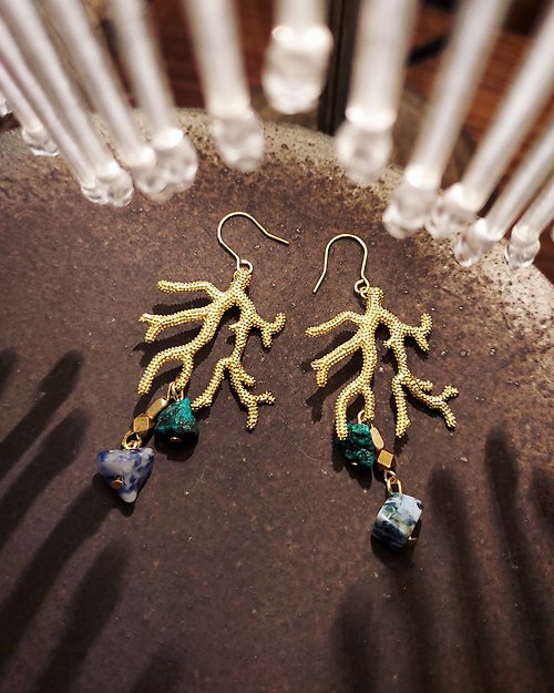 【翡也】 freeyajewelry 【翡也】輕古典黃銅天然綠松石耳環 (可改夾式)