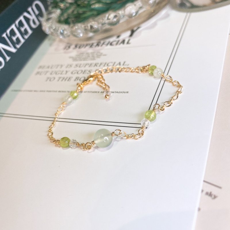 Lover's Grape Stone Stone White Crystal Natural Stone Adjustable Metal Winding Handmade Bracelet Bracelet - Bracelets - Crystal Green