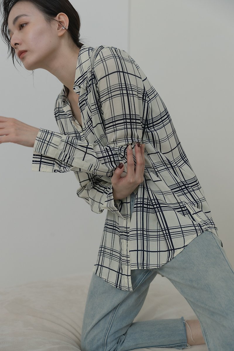 [Brand original] Bella soft rayon casual plaid off-white - Women's Tops - Other Man-Made Fibers White