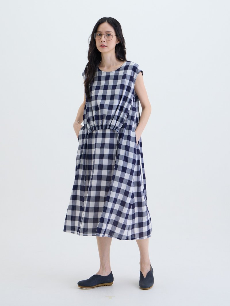 PINKOI ONLY小町便服連袖洋裝-藏青白格 - 洋裝/連身裙 - 棉．麻 藍色