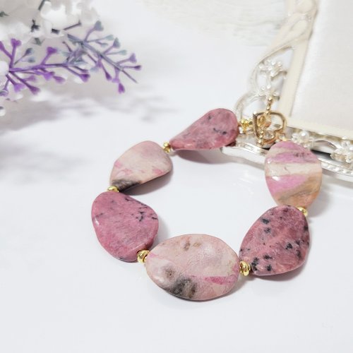 台湾 花蓮 ローズ石ローズストーン 花びら型 曲線 水墨画 風景