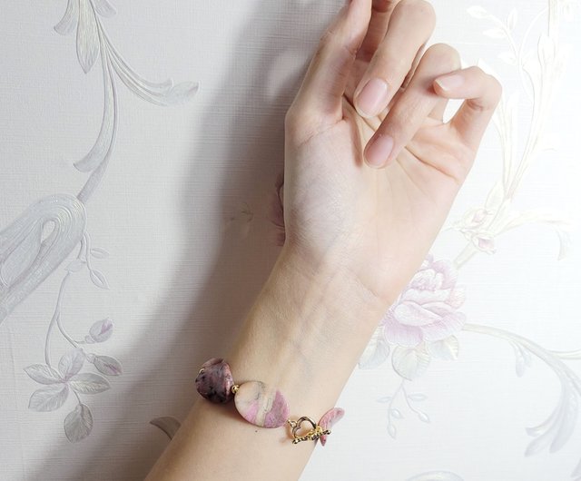 台湾 花蓮 ローズ石ローズストーン 花びら型 曲線 水墨画 風景