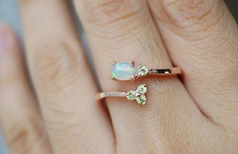 Natural Opal and Peridot Oval Ring Silver925 With Rose Gold Plated - 戒指 - 純銀 多色