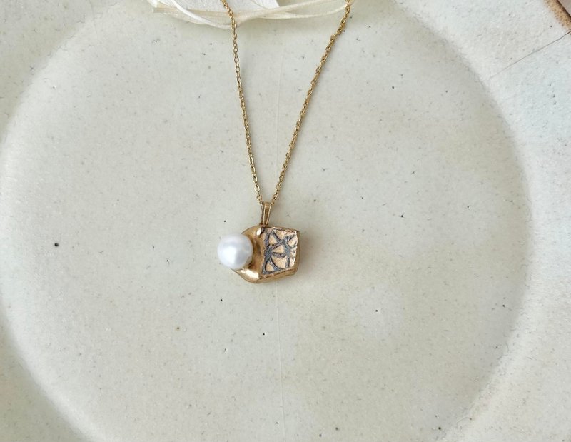 京焼　金継ぎ  ネックレス　サージカルステンレスチェーン　アレルギー対応　18K　淡水パール　天然石 　伝統工芸 　No.83 - 項鍊 - 陶 橘色