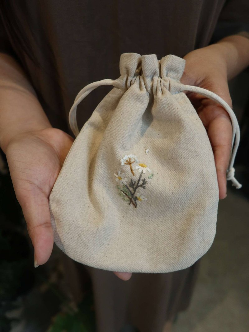 一束花手刺繡束口袋/收納袋 - 束口袋/束口背包/水桶包 - 棉．麻 綠色