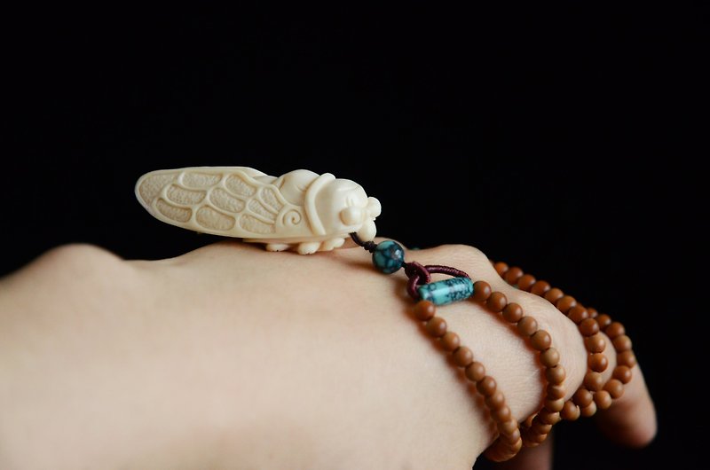[蝉]Mammoth ivory carving Traditional 蝉Art vintage necklace - สร้อยคอ - เครื่องเพชรพลอย ขาว