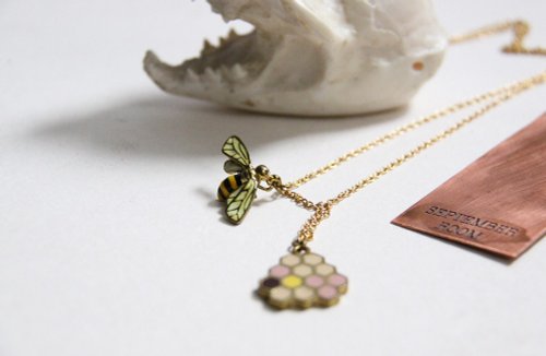 yon ジュエリー 蜂チャーム イエローゴールドのみオーダー】翁安芸ﾓﾃﾞﾙ Symbol Bee – YON