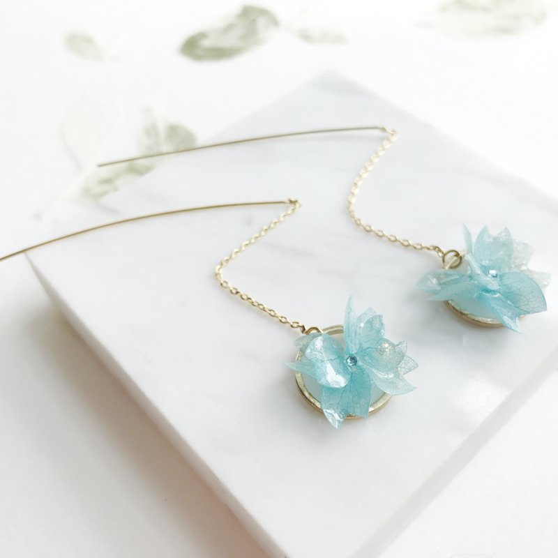 Real flower Blue Hydrangea Earrings 18KGP - ต่างหู - พืช/ดอกไม้ สีน้ำเงิน