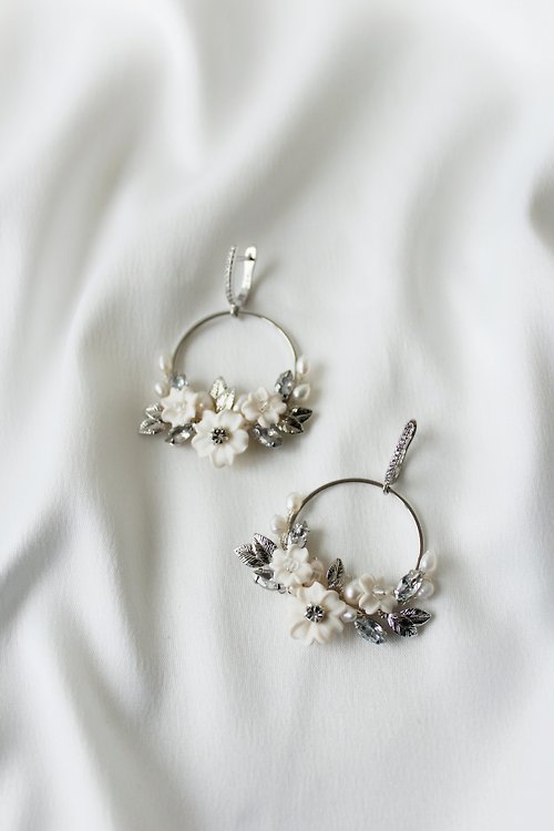 Si Wedding Accessories 銀色象牙花婚禮耳環 , 長珍珠象牙