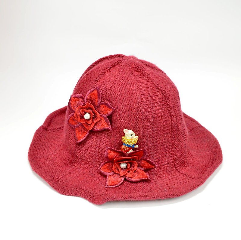 TIMBEE LO 棗紅色大紅花 小兔子貴族 寶石釘珠花淑女帽子 帽子邊沿可屈曲 - 帽子 - 羊毛 紅色