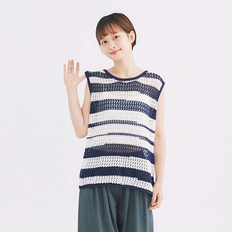 【Simply Yours】Empty Striped Vest Blue F - เสื้อกั๊กผู้หญิง - ผ้าฝ้าย/ผ้าลินิน สีน้ำเงิน