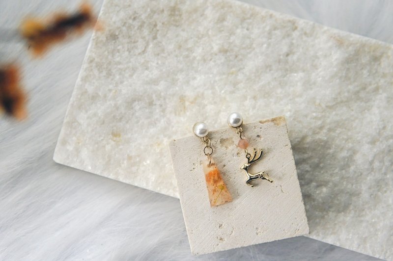 [Running Deer] Dried Flowers-Gypsophila/Earrings/ Clip-On/ Silver/Pendant/Deer/Orange - ต่างหู - เงินแท้ สีส้ม