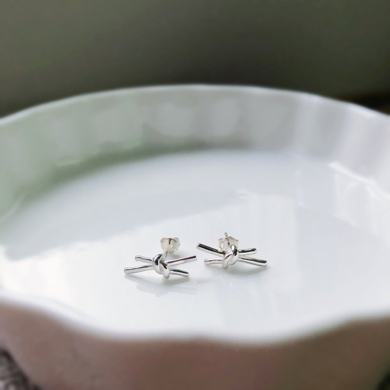 Pair of sterling silver knot stud earrings for birthday - ต่างหู - ทองแดงทองเหลือง หลากหลายสี