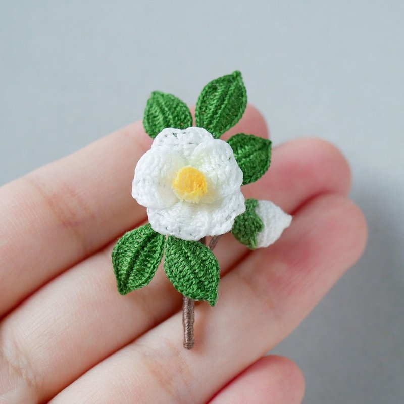 茶花胸針 【白茶花】　/ 手工 / 手工編織 / 繡花線 / 白 / 新年 - 胸針 - 繡線 白色