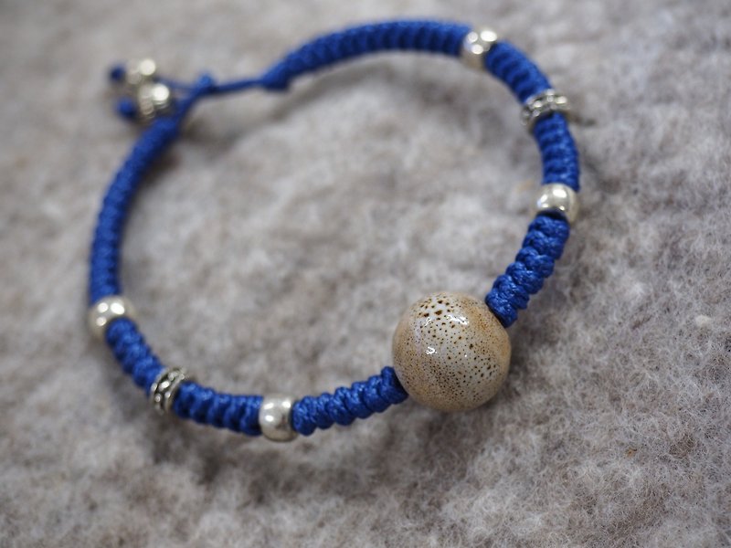 Stone beads Wax thread hand rope bracelet - สร้อยข้อมือ - วัสดุอื่นๆ หลากหลายสี