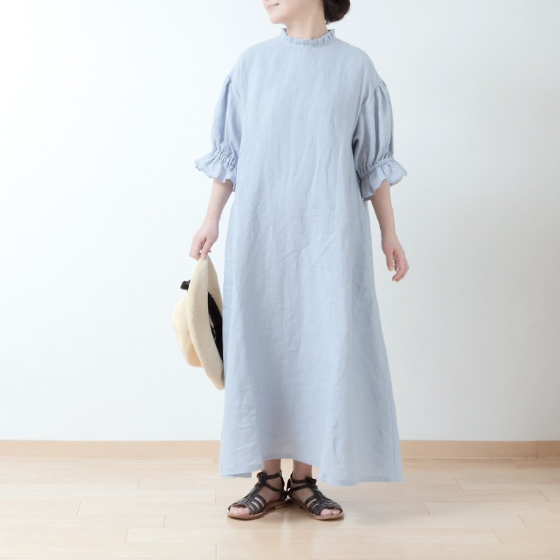 The tucked frill collar is elegant and perfect for ceremonies. Back covered button gathered sleeve A-line Linen dress with 5/8 sleeves/pale blue - ชุดเดรส - ผ้าฝ้าย/ผ้าลินิน สีน้ำเงิน
