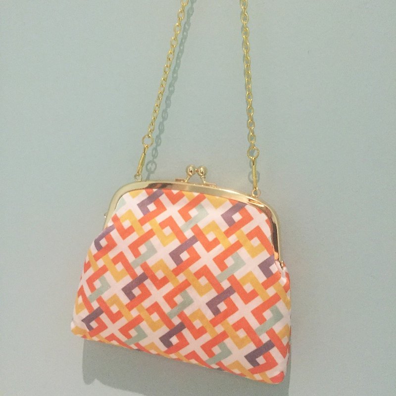 Original Print Japanese traditional pattern kiss lock petit bag KAKUTSUNAGI - กระเป๋าเครื่องสำอาง - เส้นใยสังเคราะห์ หลากหลายสี