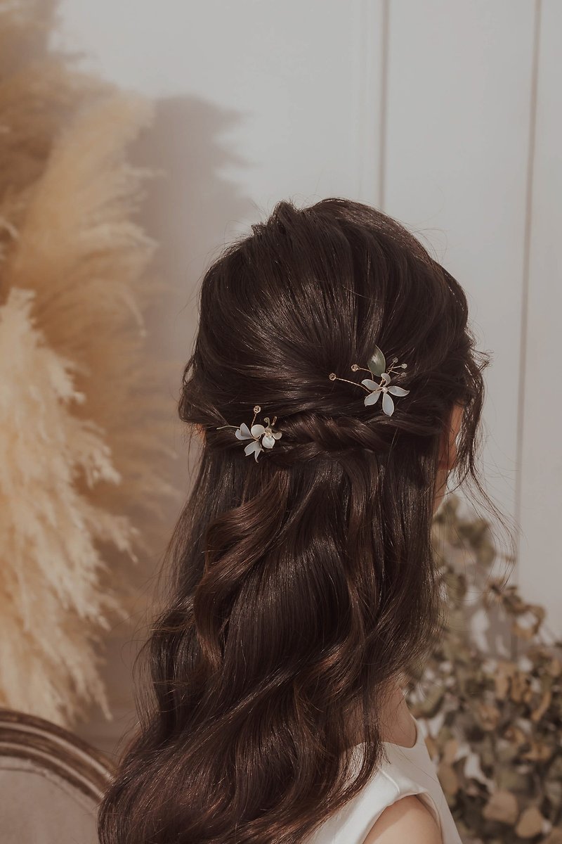 Two pieces bridal hair accessories-Spring flowers - เครื่องประดับผม - เรซิน สีน้ำเงิน