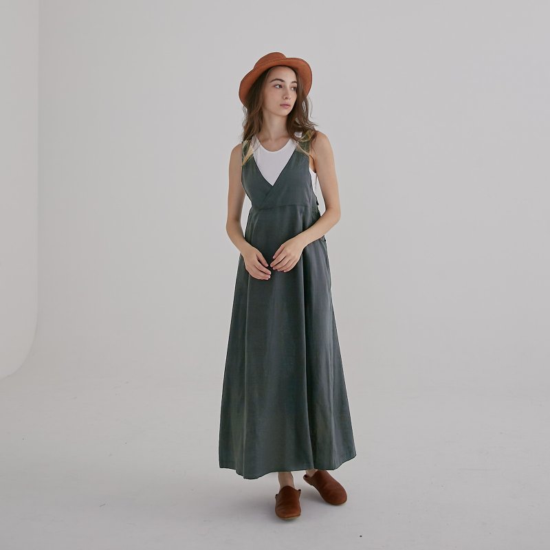 V-neck waist suspender skirt-blue gray - ชุดเดรส - ผ้าฝ้าย/ผ้าลินิน สีเทา