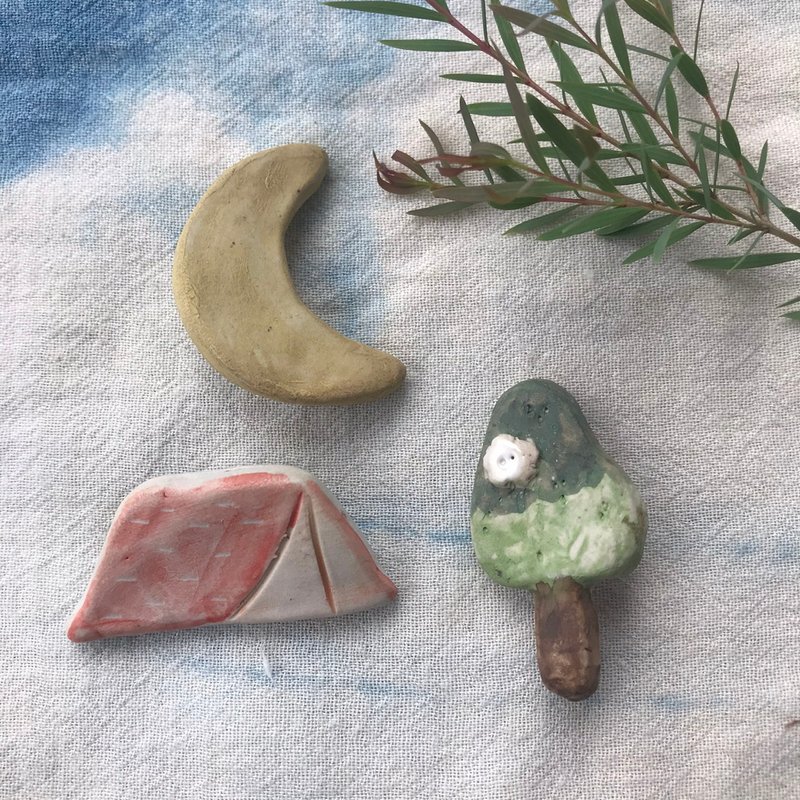 Camping set / ceramic brooch / handmade - 胸針 - 陶 綠色