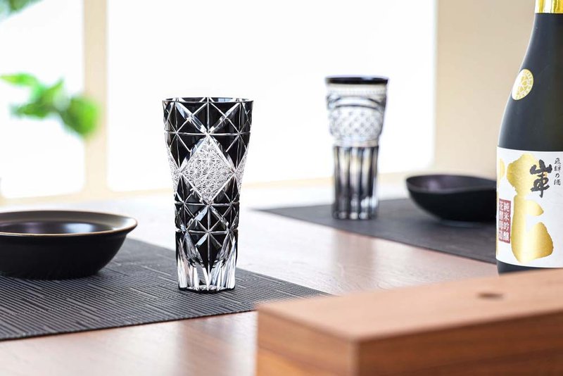 Glass Studio Saiho Black M-2140 Beer Glass Chrysanthemum Connection - Cups - Glass Black