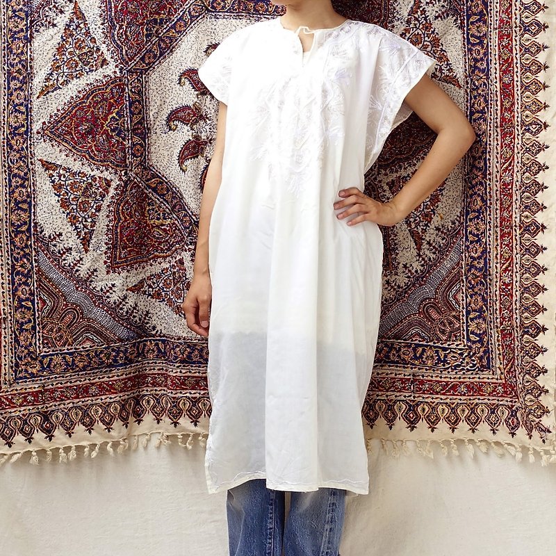 *BajuTua / vintage / Moroccan beige fine embroidered robes - Women's Tops - Cotton & Hemp White