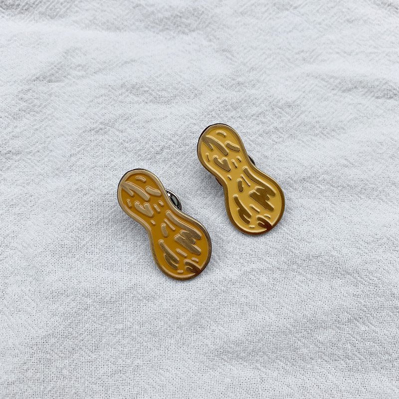 Good thing peanuts || Metal badge pin brooch pin - Brooches - Other Metals Brown
