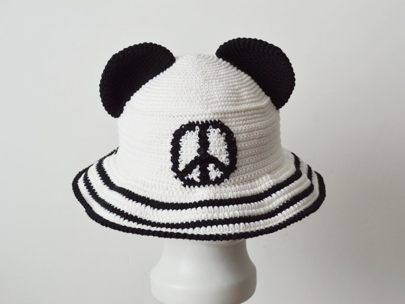 Panda crochet bucket hat embroidered peace symbol.Black white knit fisherman hat - หมวก - ผ้าฝ้าย/ผ้าลินิน ขาว