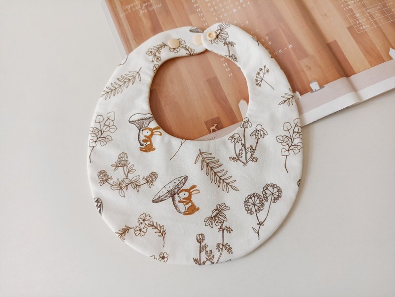 [Shipping within 5 days] Mushroom bunny back-button bib, one-month gift baby bib, double-sided bib - ผ้ากันเปื้อน - ผ้าฝ้าย/ผ้าลินิน หลากหลายสี