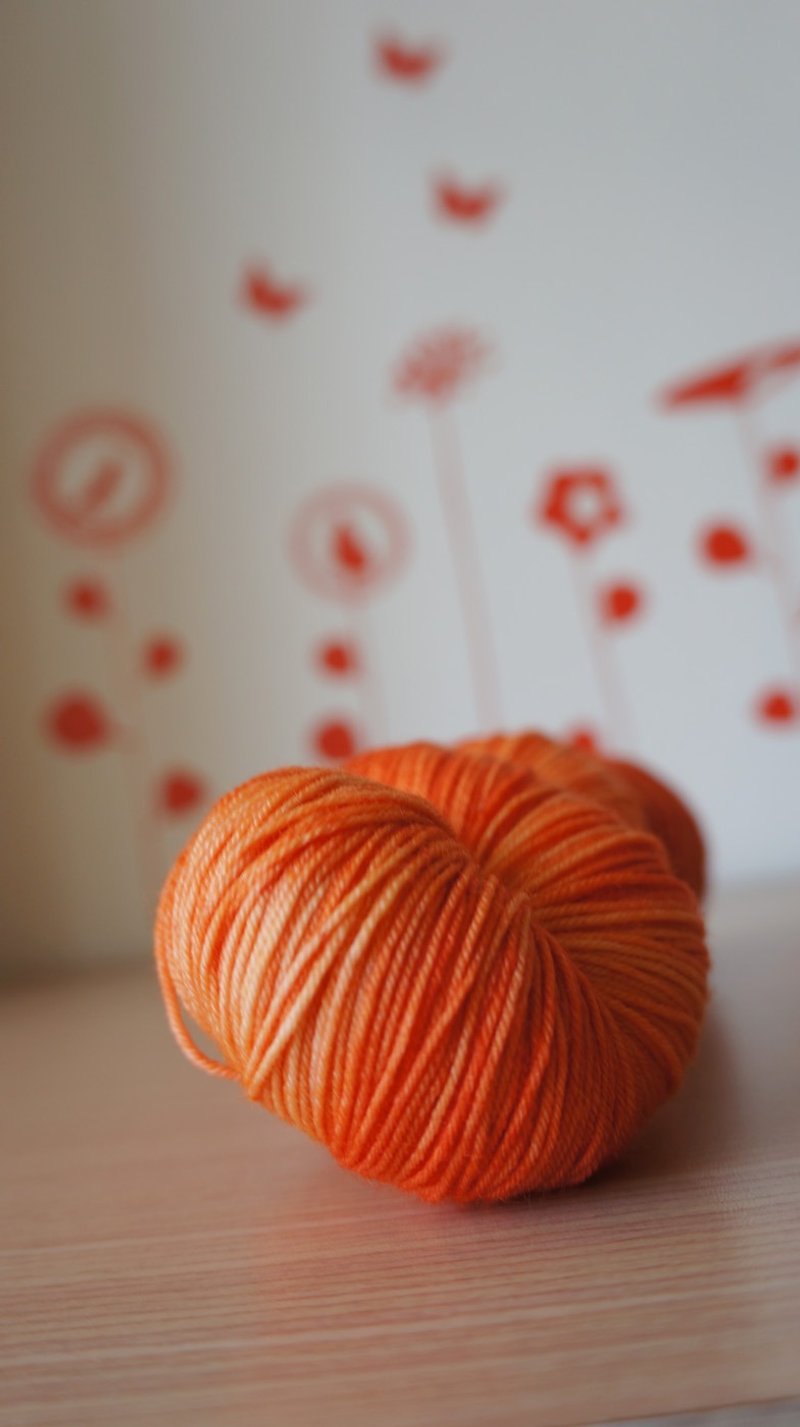 Hand dyed thread. Tangerine segment dyeing - Knitting, Embroidery, Felted Wool & Sewing - Wool Orange