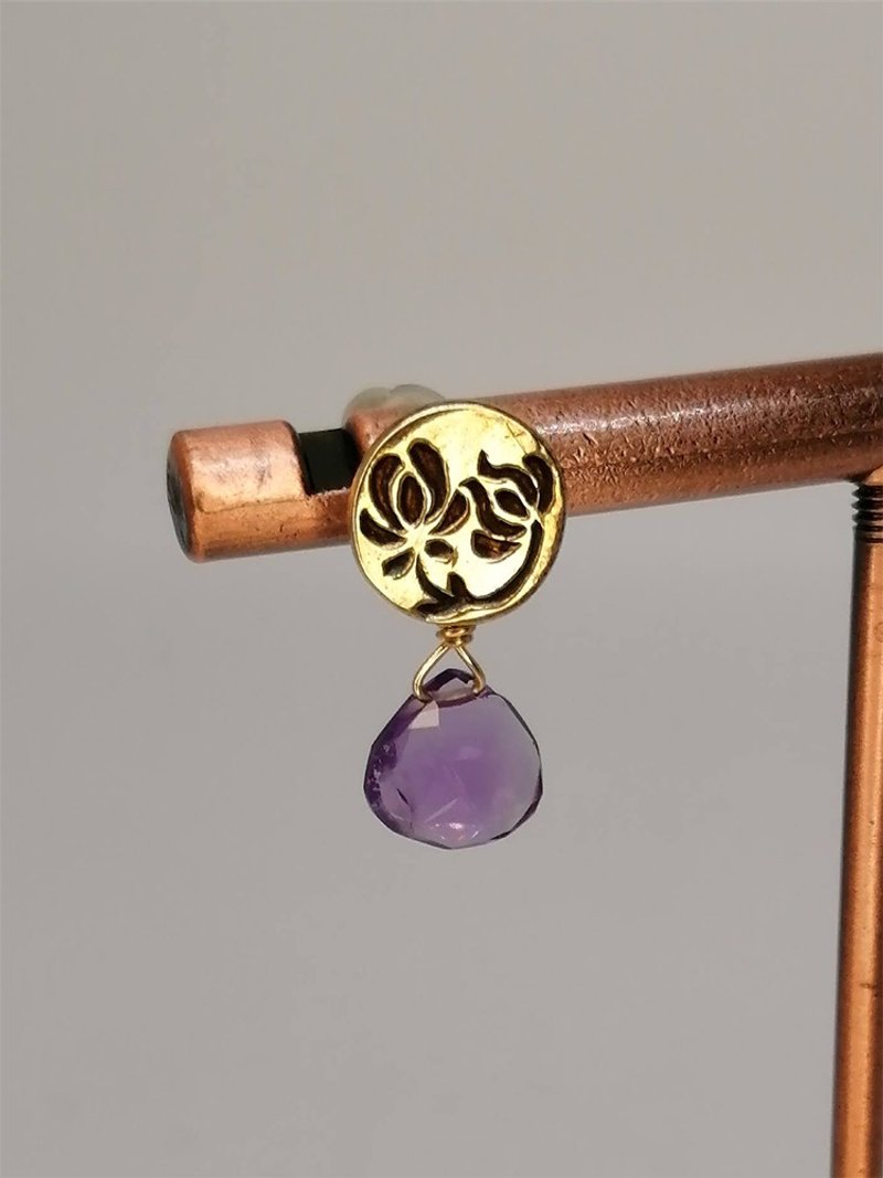 ハンガリーの刺繍花彫りピアスSV925+YG plated/amethyst - 耳環/耳夾/耳骨夾 - 其他金屬 金色