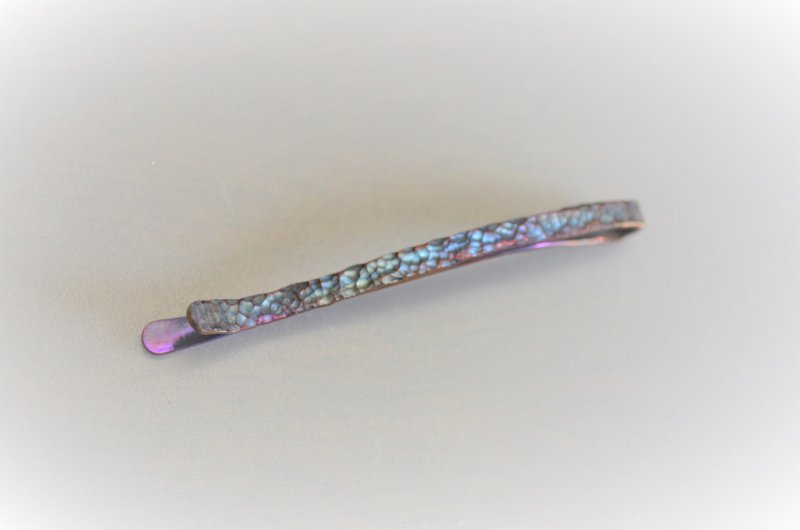 titanium hairpin・少し大人の純チタンヘアピン・細かい鎚目・58mm - 髮圈/髮夾 - 其他金屬 多色