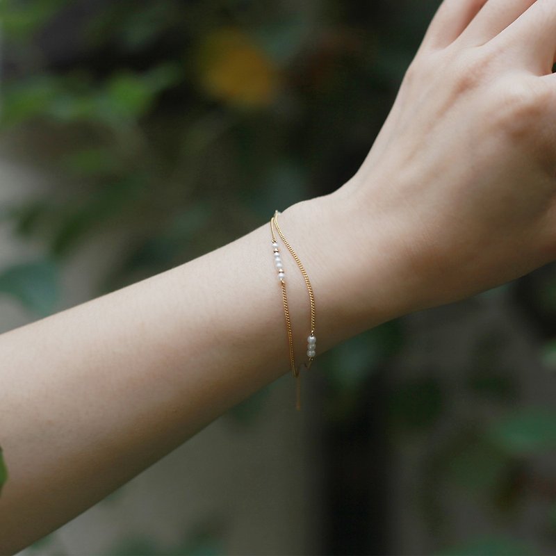 Miss Queeny original | Tinker Bell double natural pearl sterling silver bracelet magnetic buckle - สร้อยข้อมือ - โลหะ สีทอง