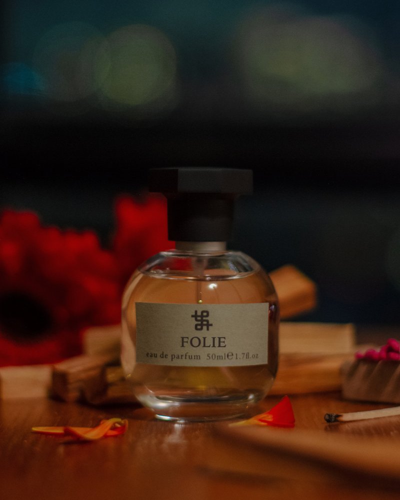 ainla | Folie - น้ำหอม - สารสกัดไม้ก๊อก สีแดง