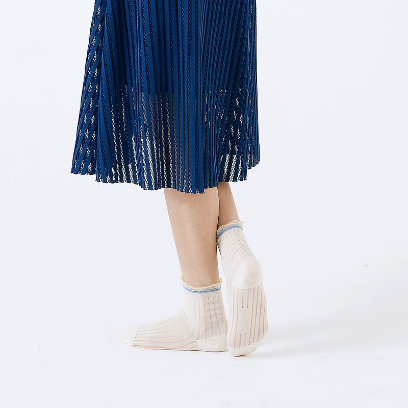 小雛菊/米白(M)-MIT設計透明中筒襪 - 襪子 - 棉．麻 白色